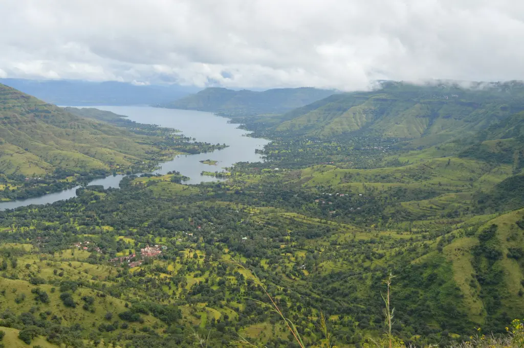 unsplash_Y2pJzYvHKdA_lonavala.webp