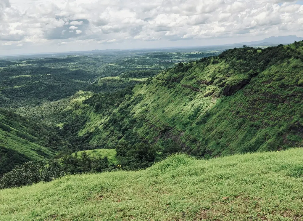 unsplash_DRZhjY-6Hk4_trimbakeshwar.jpg.jpg.jpg.jpg.jpg.jpg.webp