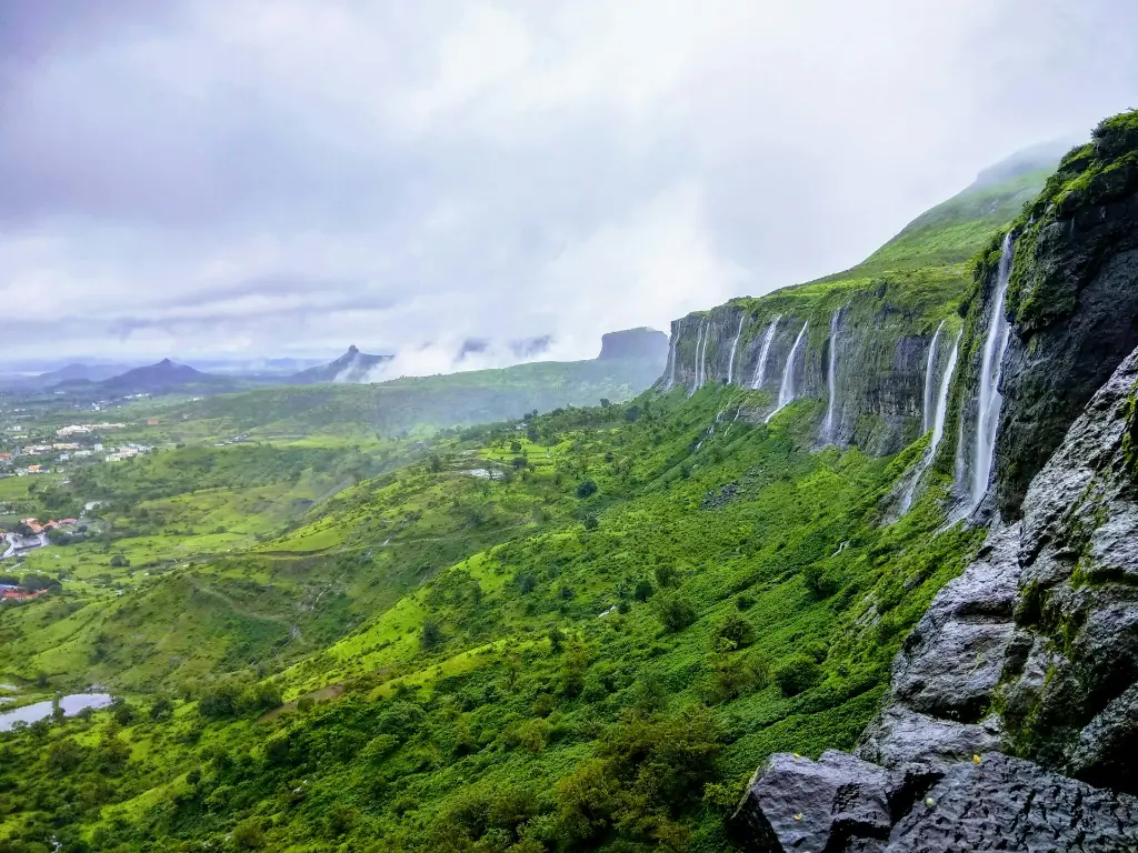 unsplash_AOSm9Cii6P4_trimbakeshwar.jpg.jpg.webp